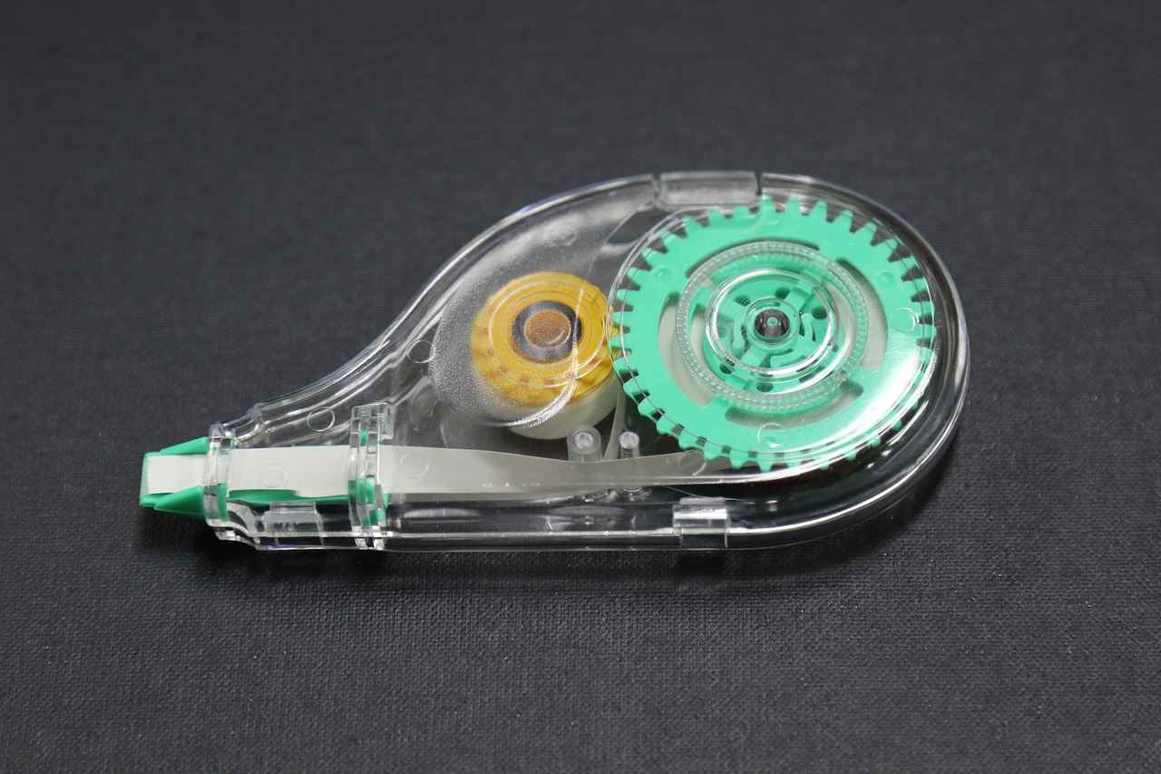 The Hole Is Open: What Does This Viral Phrase Really Mean? 2 The Role of Social Media in Propagating Trends