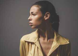 The Khaki New Balance Aesthetic That’s Taking Over The Khaki New Balance Aesthetic That's Taking Over