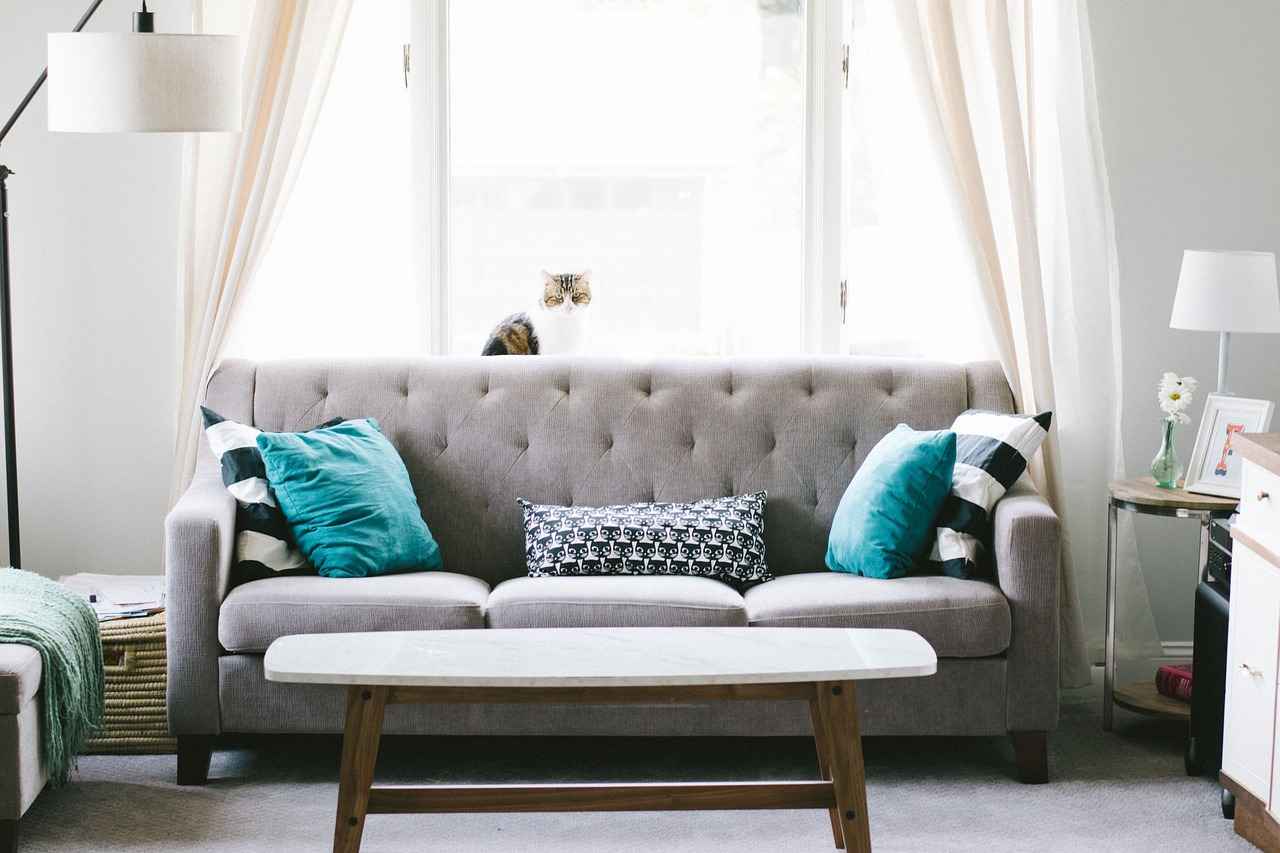 4. Smart Lighting: Customizing Your Ambiance