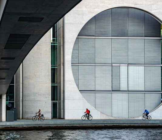 The Pros and Cons of Fat Tire Electric Bikes for Different Terrains The Pros and Cons of Fat Tire Electric Bikes for Different Terrains