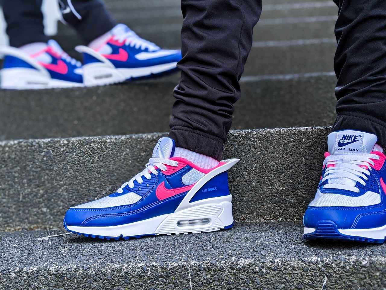 Travel to the 90s with New Balance 997 Sneakers 4 How to Style New Balance 997 Sneakers