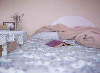 Trendy & Stylish Double Bed Headboard Design Inspirations Trendy & Stylish Double Bed Headboard Design Inspirations