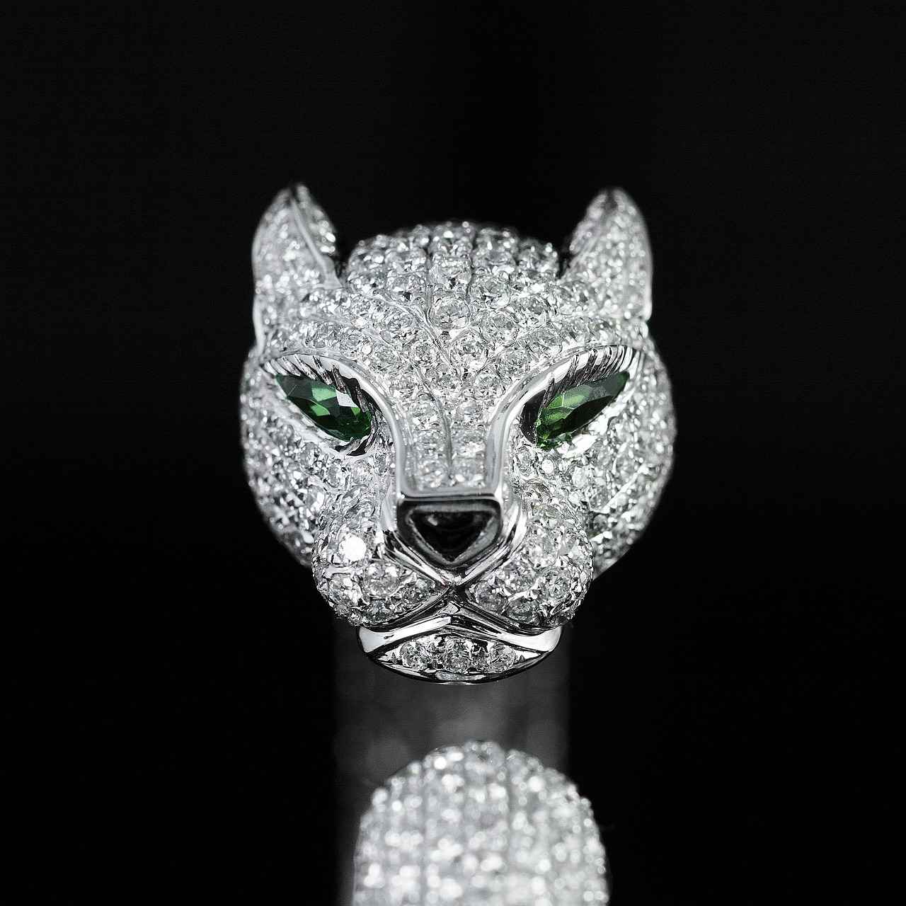 Understanding the 4Cs: How Diamond Quality Affects Resale Value 3 Why Is Color Important in Diamonds?