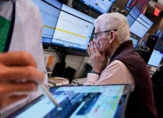 US Stocks Plunge Amid US-China Trade War Fear – Live Updates us-stocks-plunge-amid-us-china-trade-war-fear-live-updates