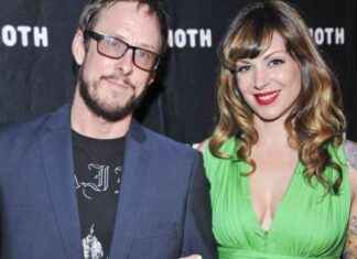 Weezer Bassist’s Wife Fires Weapon at LAPD Officers weezer-bassists-wife-fires-weapon-at-lapd-officers