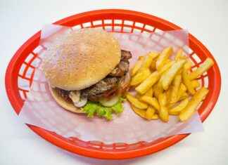 While Fasting, How Much Water Should You Drink? While Fasting, How Much Water Should You Drink?