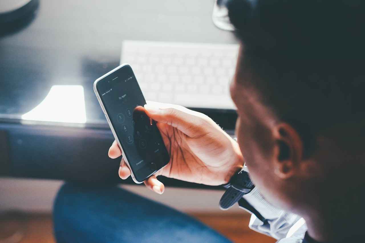 Why a Magnetic Phone Holder is the Best Choice for Car Mounting 4 Compatibility with Different Devices