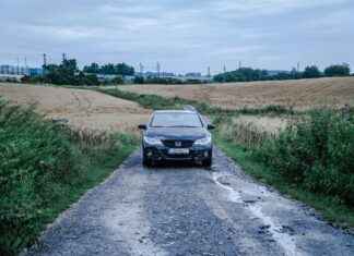 Why Opt for a Honda Civic Coupe: Pros and Cons Why Opt for a Honda Civic Coupe: Pros and Cons