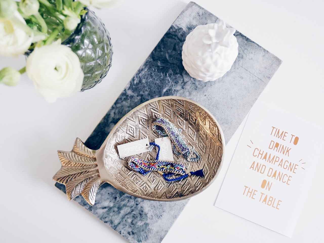 How Do Lockets Enhance Personal Connections?