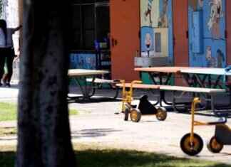 ICE Agent Checks on Migrant Children: Protection or Deportation? ce-agent-checks-on-migrant-children-protection-or-deportation