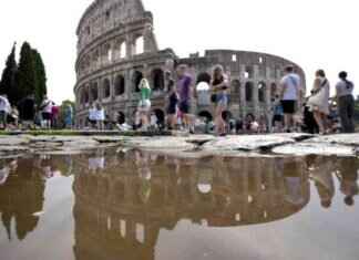 Colosseum Accident: American Tourist Impaled on Fence Spike colosseum-accident-american-tourist-mpaled-on-fence-spike