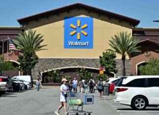 Trump Urges Walmart to Absorb Tariffs as Retailer Plans Price Hikes trump-urges-walmart-to-absorb-tariffs-as-retailer-plans-price-hikes